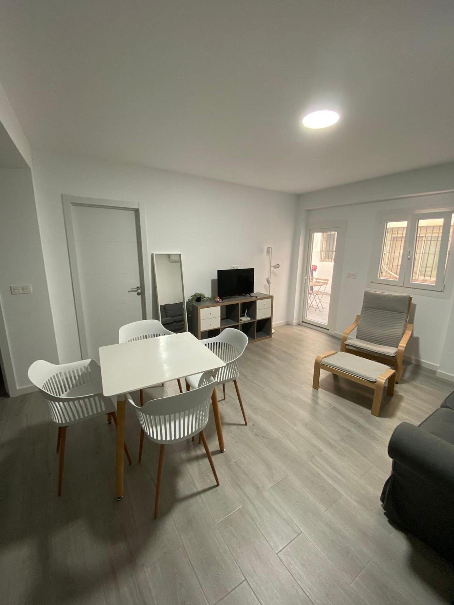 Apartamento 3 Con Terraza Junto A Monte Victoria *